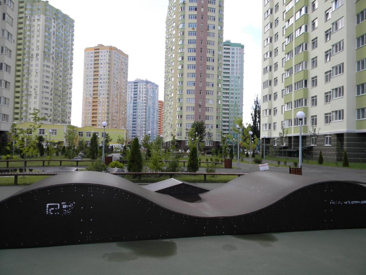 Квартира Парковые Озера Appartement Kiev Buitenkant foto